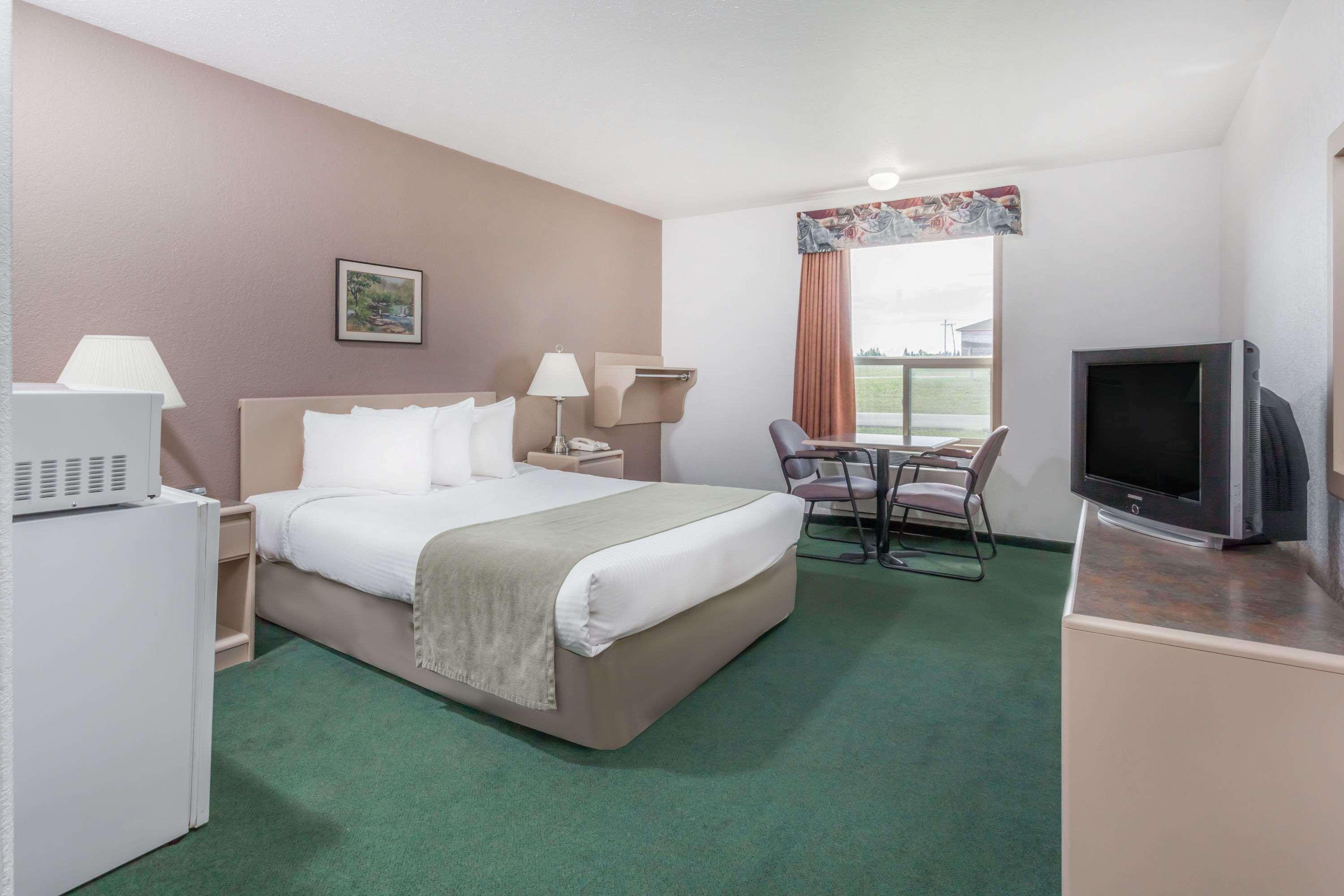 Super 8 By Wyndham Pincher Creek Ab Exterior foto
